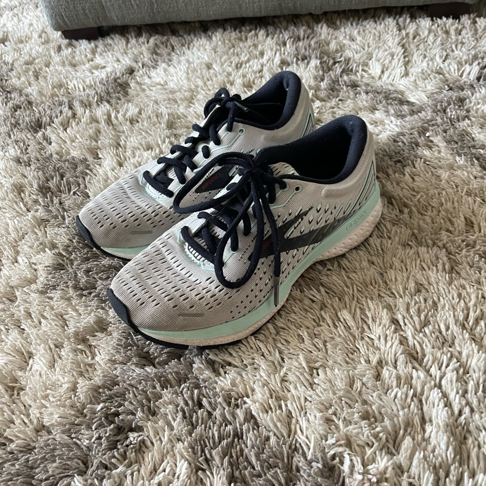 Brooks Ghost size 6
